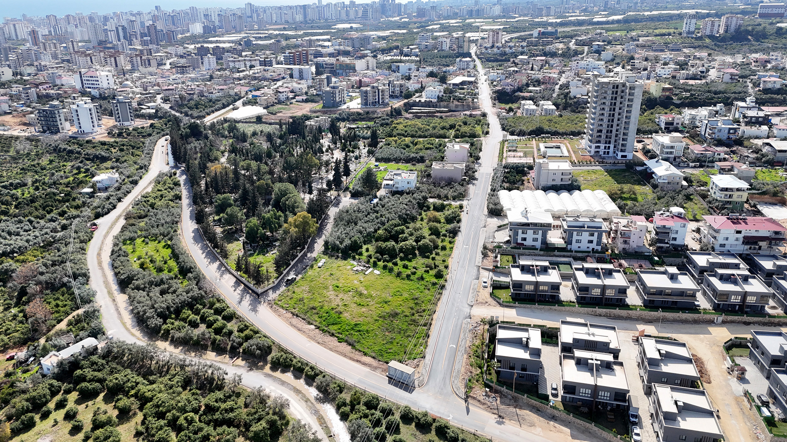 MERSİN BÜYÜKŞEHİR’DEN MEZİTLİ’DE SICAK ASFALT ATAĞI (7)
