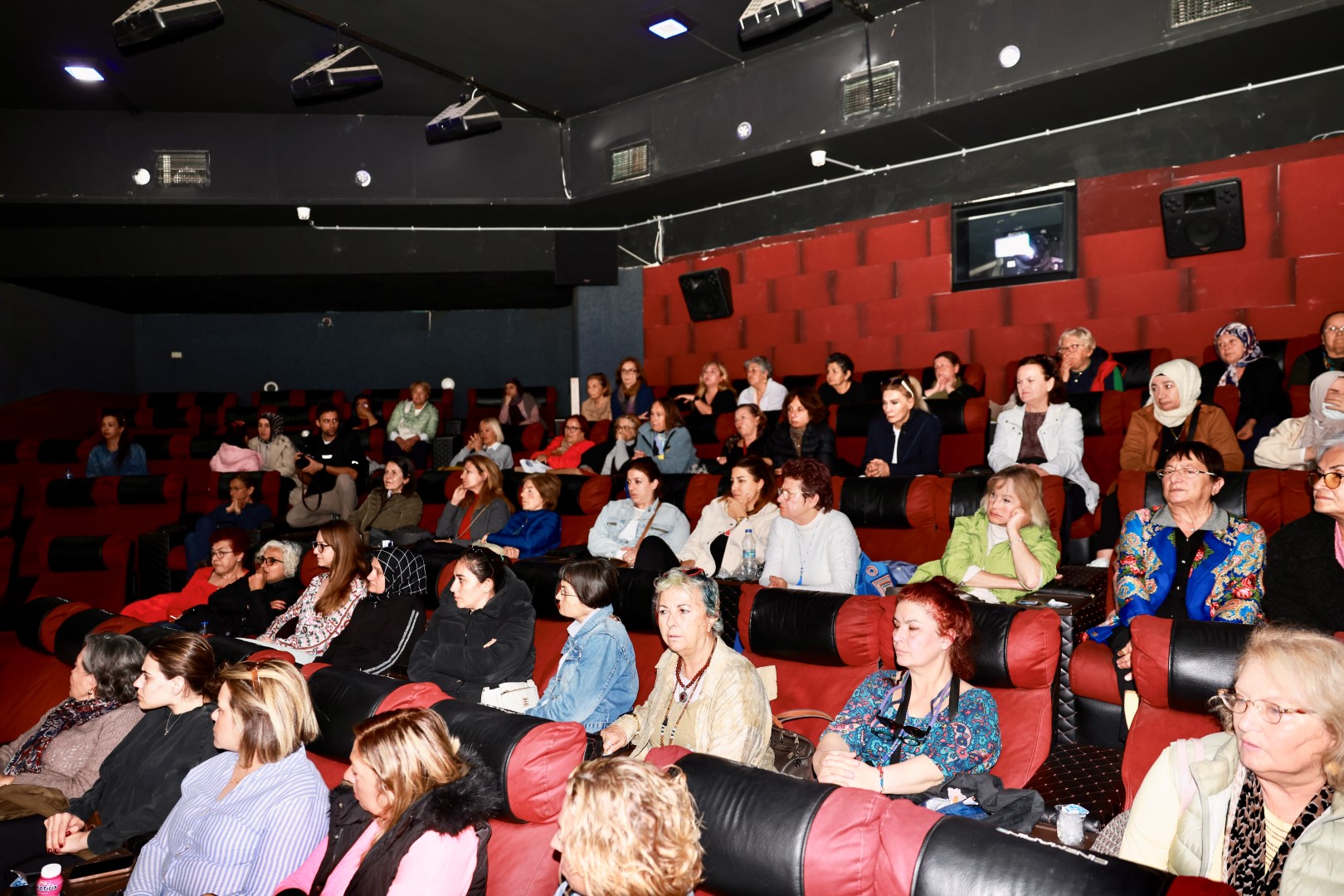 bodrum_belediyesi_bodrum’da_yilin_ilk_kadin_buluşmasi_gerçekleşti (9)