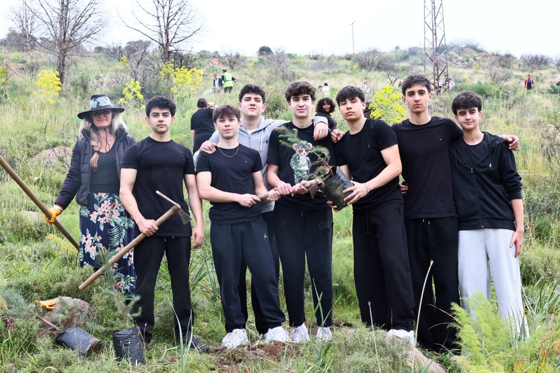 Belediyeden Yanan Ormanlık Alanda Fidan Dikim Etkinliği (9)