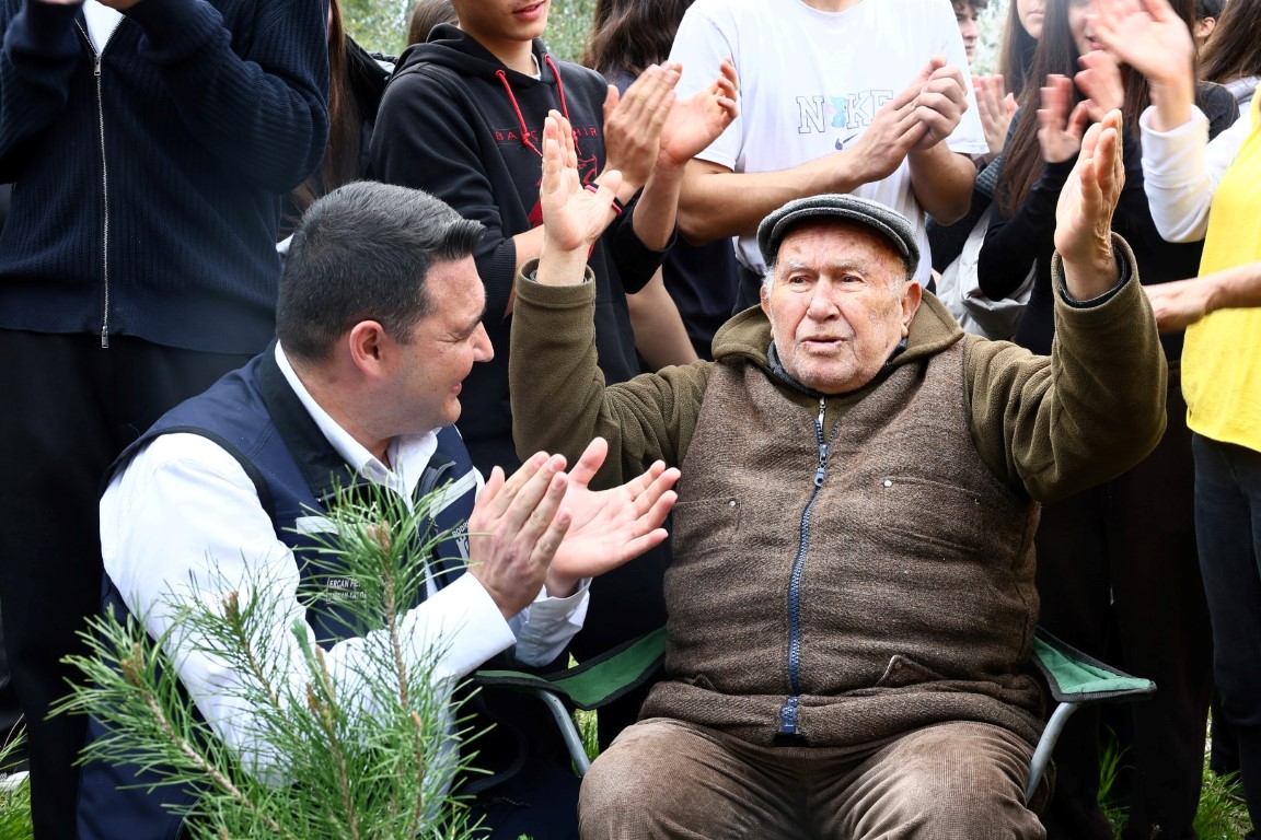 Belediyeden Yanan Ormanlık Alanda Fidan Dikim Etkinliği (12)