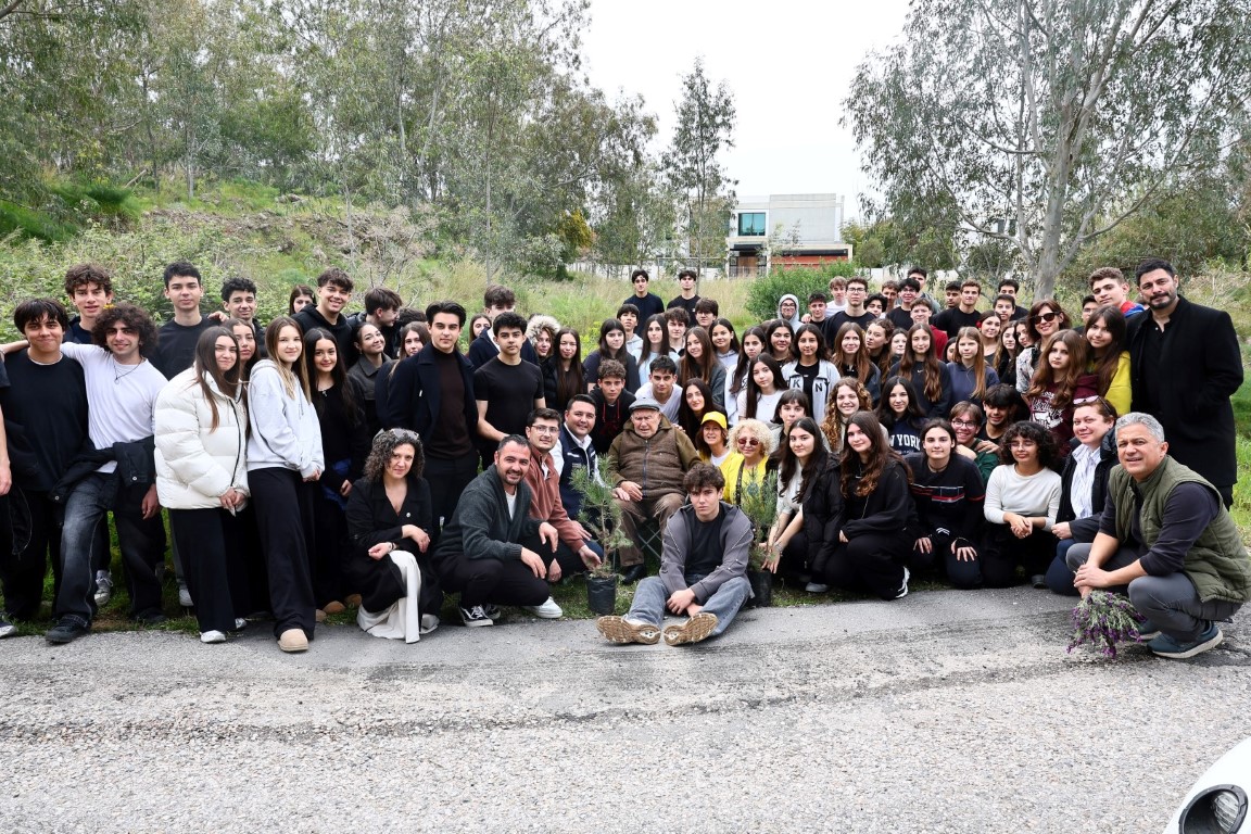 Belediyeden Yanan Ormanlık Alanda Fidan Dikim Etkinliği (11)