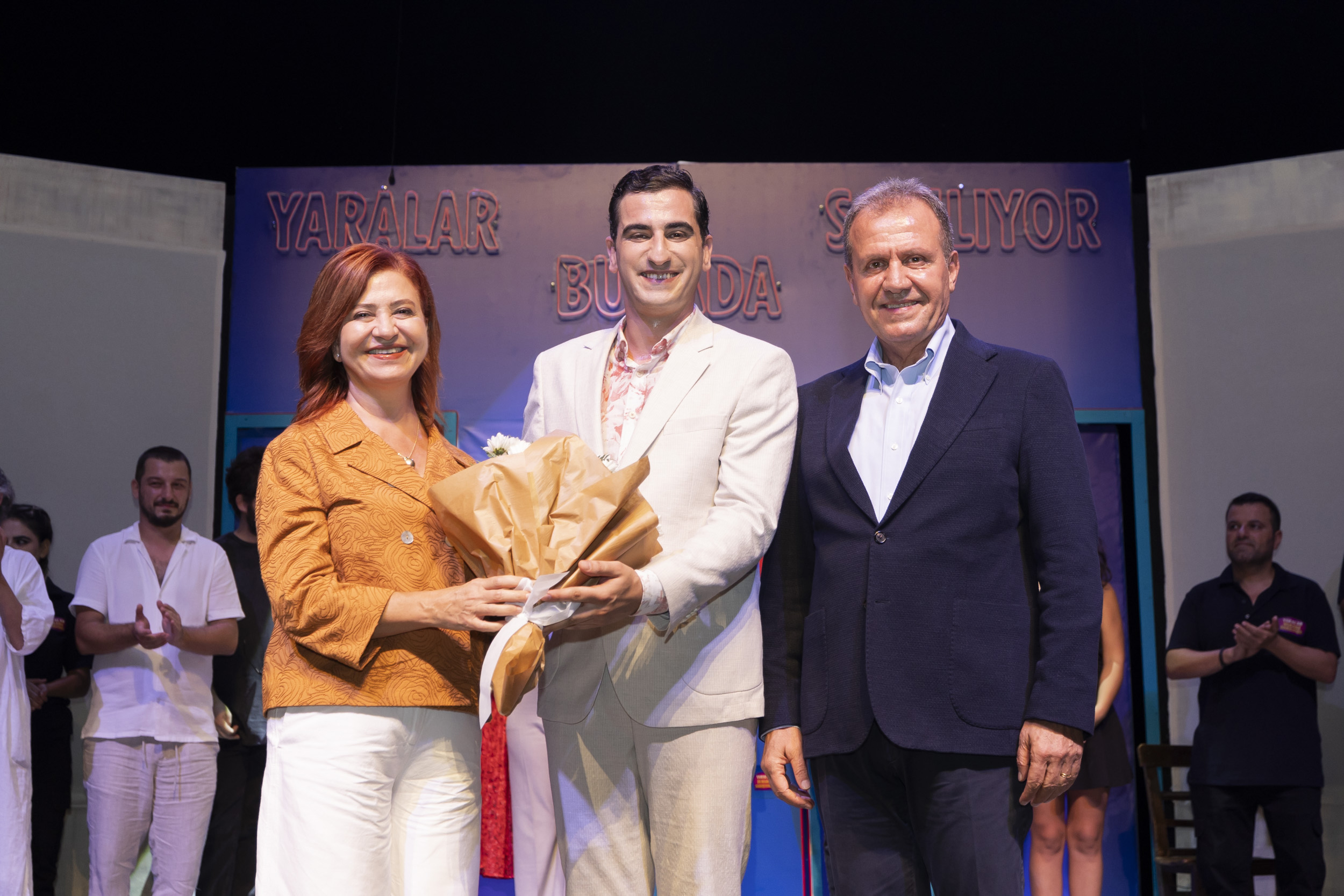 MERSİN ŞEHİR TİYATROSU BİNLERCE SEYİRCİ İLE ‘27 MART DÜNYA TİYATRO GÜNÜ’NÜ KUTLAMANIN GURURUNU YAŞIYOR (2)