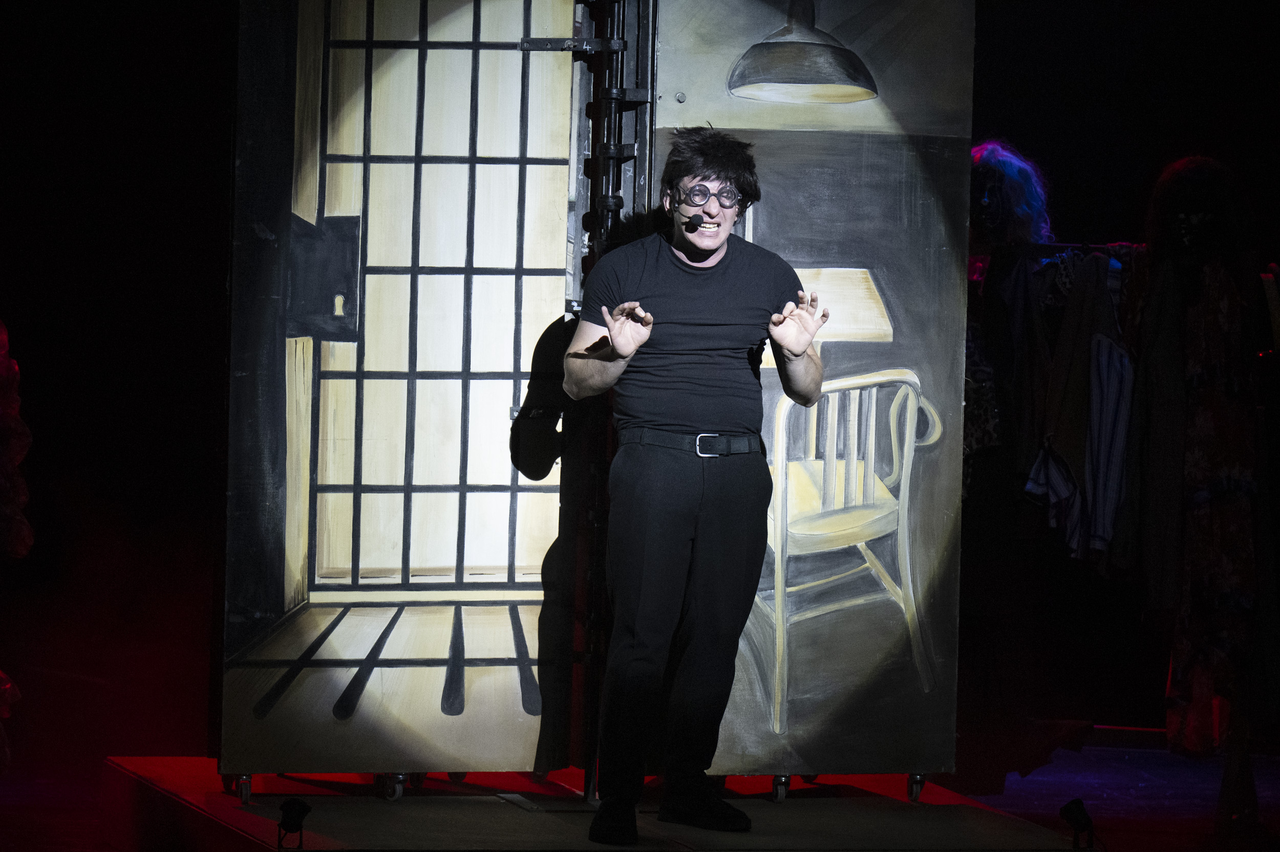 MERSİN BÜYÜKŞEHİR BELEDİYESİ SEHİR TİYATROSU’NUN TİYATRO SEÇKİSİ ‘EYVAH NADİR’ İLE ALKIŞLAR EŞLİĞİNDE FİNAL YAPTI (9)