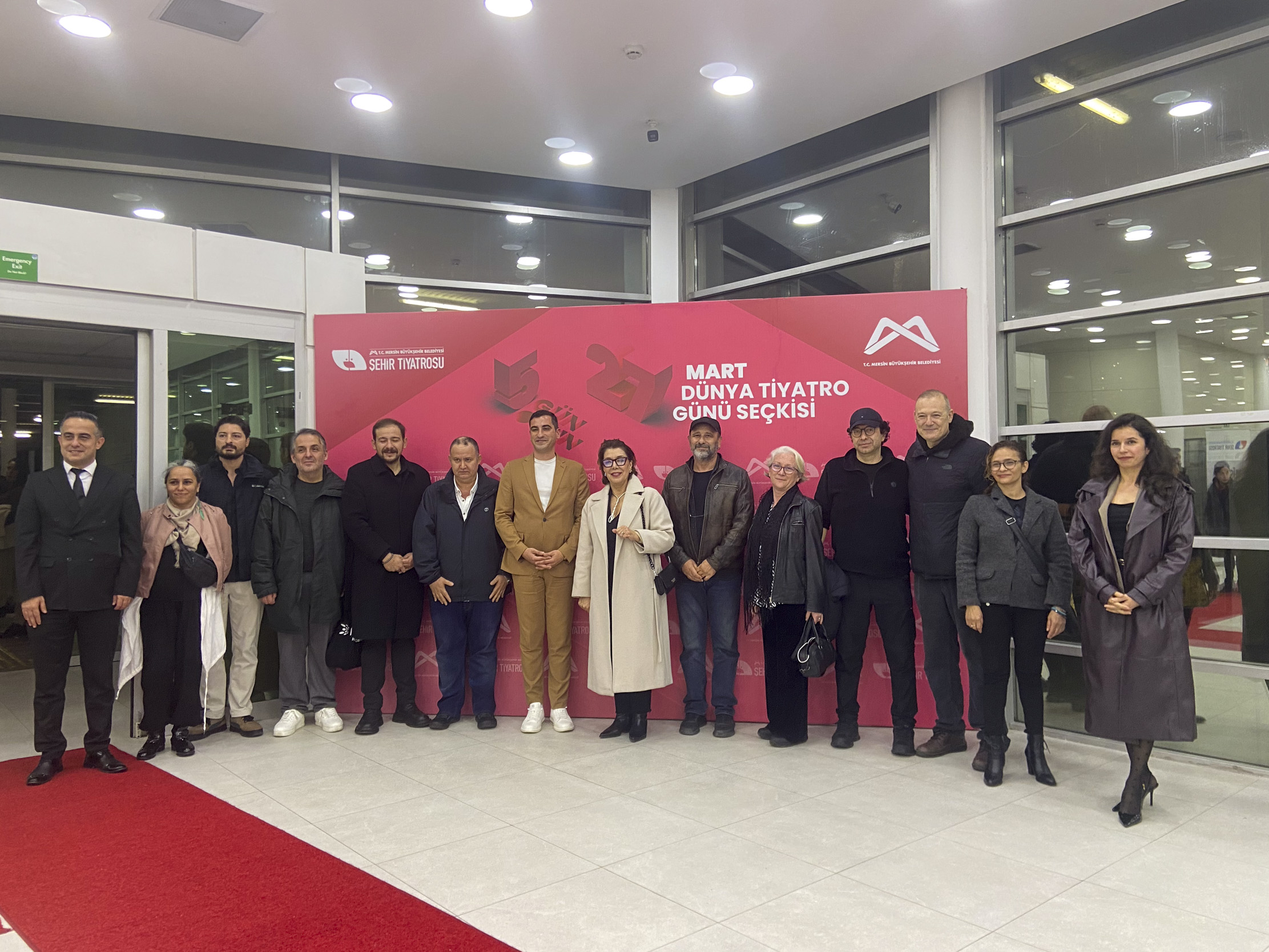 MERSİN BÜYÜKŞEHİR BELEDİYESİ SEHİR TİYATROSU’NUN TİYATRO SEÇKİSİ ‘EYVAH NADİR’ İLE ALKIŞLAR EŞLİĞİNDE FİNAL YAPTI (12)