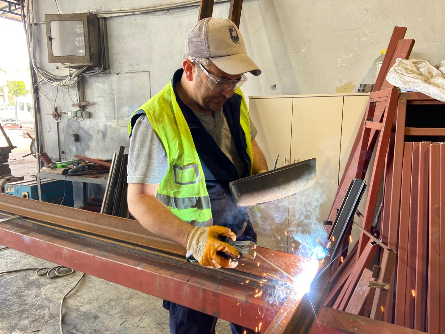 bodrum_belediyesi_belediye_atölyelerinden_kentin_dört_bir_yanina_üretim (3)