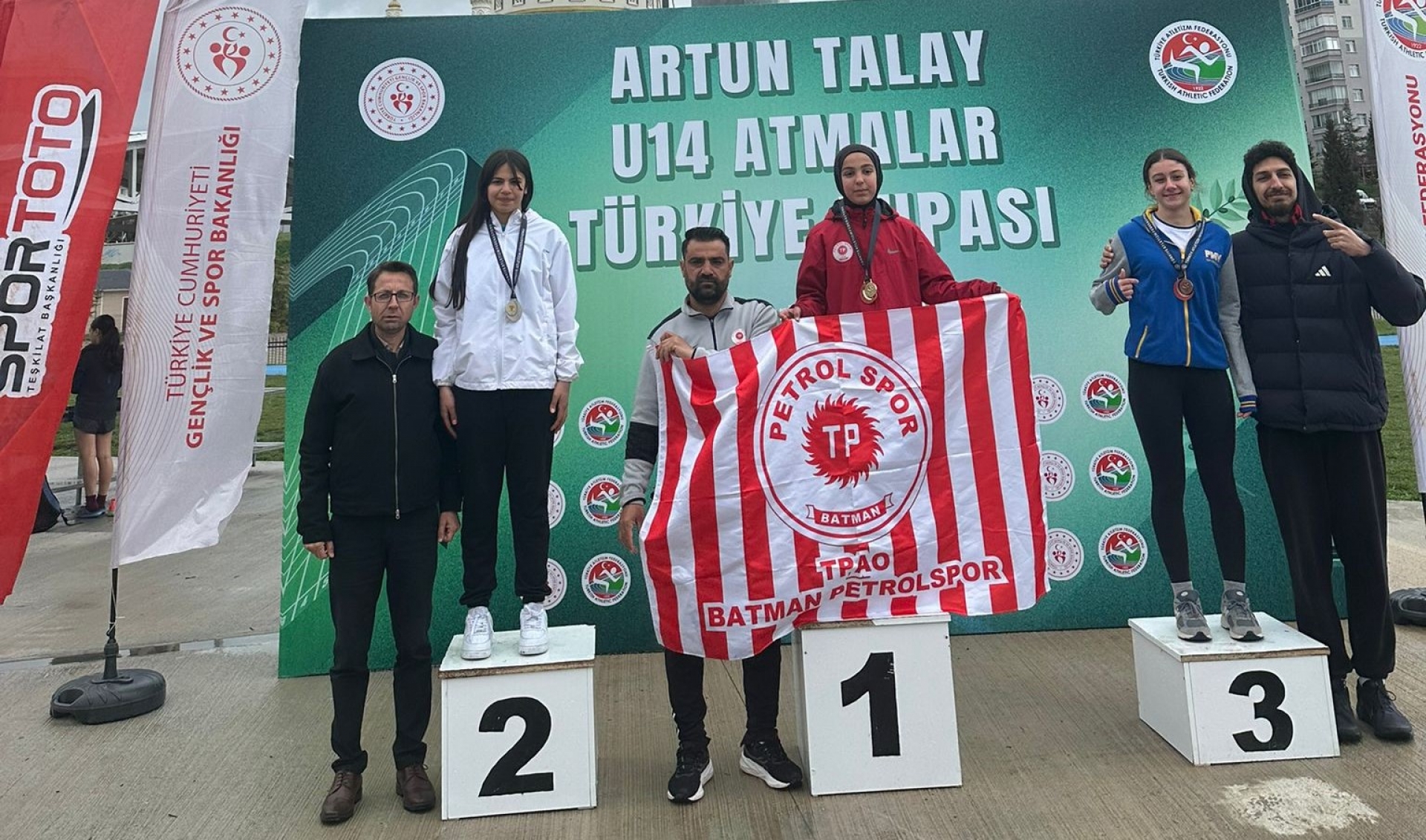 10857-f1bd229b81e9a1f4c285d422dfd7335b-nev_bel_sporcular_003