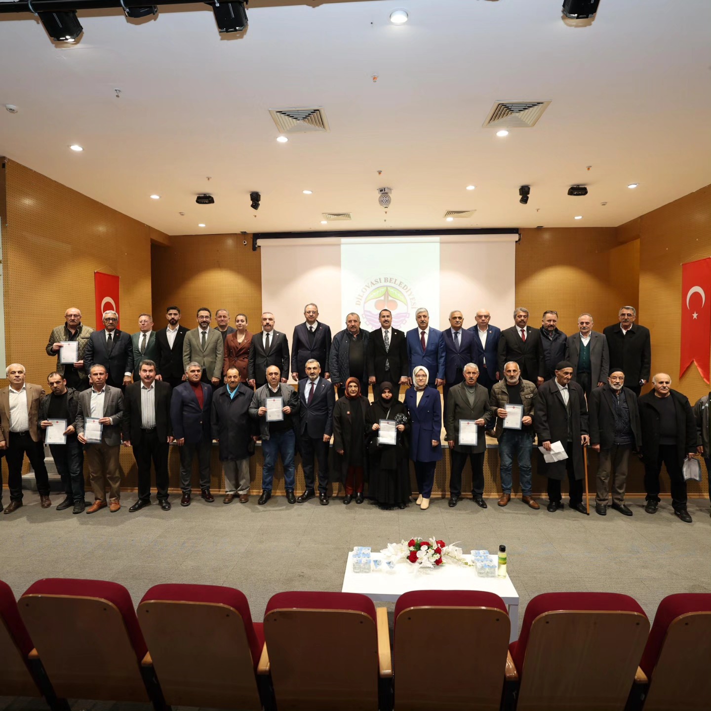 Dilovası’nda 23. Bölge İmar Uygulaması Tamamlandı 423 Vatandaş Tapusuna Kavuştu (4) Dilovası’nda 23. Bölge İmar Uygulaması Tamamlandı 423 Vatandaş Tapusuna Kavuştu (4)