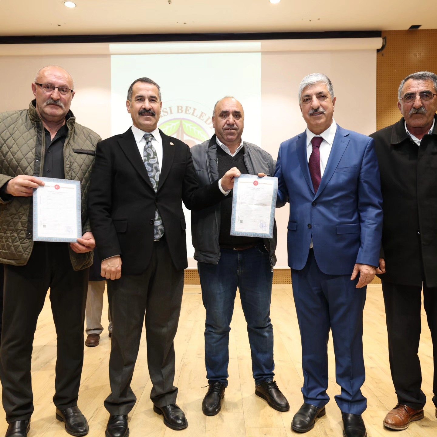 Dilovası’nda 23. Bölge İmar Uygulaması Tamamlandı 423 Vatandaş Tapusuna Kavuştu (8) Dilovası’nda 23. Bölge İmar Uygulaması Tamamlandı 423 Vatandaş Tapusuna Kavuştu (8)