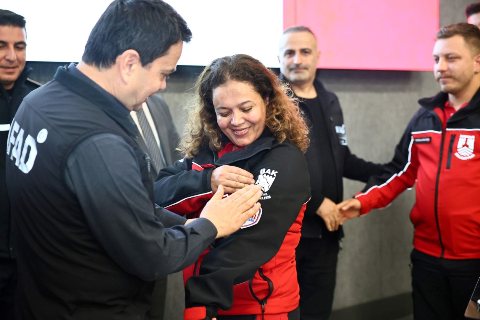 bodrum_belediyesi_BAK_ekibine_AFAD_akreditasyon_armasi (15)