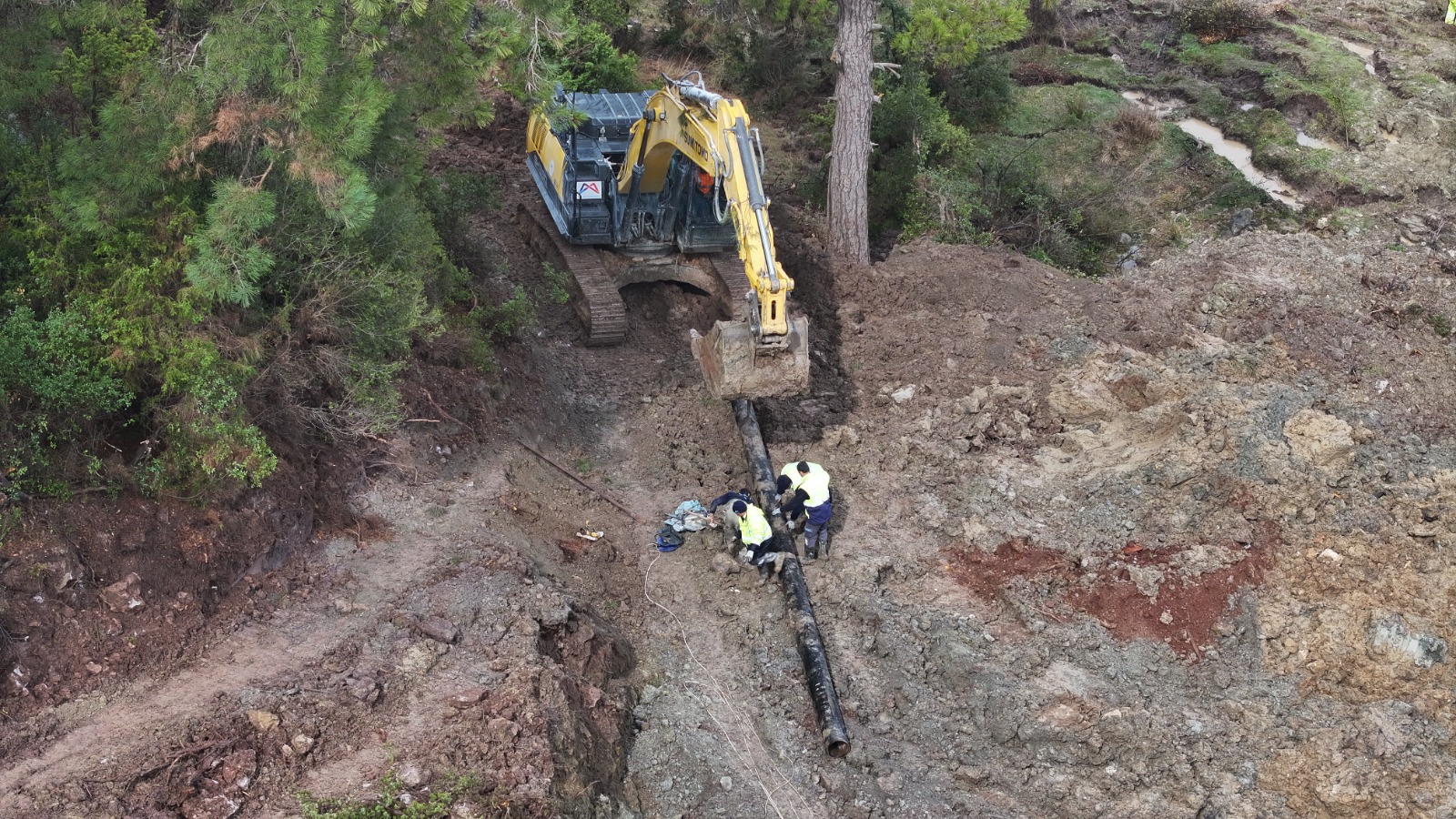 MESKİ’DEN HEYELAN SONRASI ZARAR GÖREN İÇME SUYU HATTINA ANINDA MÜDAHALE (8)
