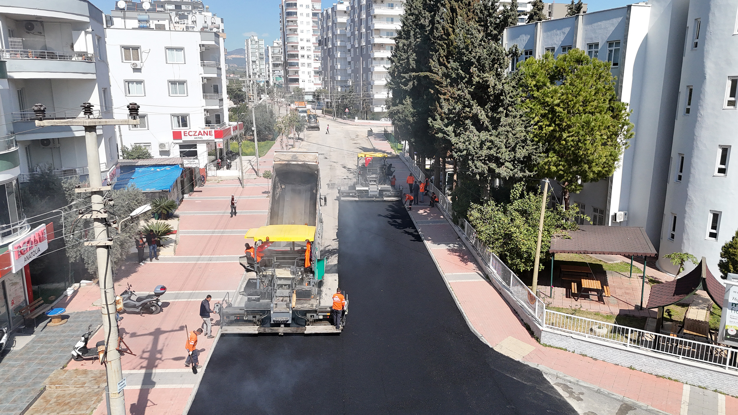 MERSİN BÜYÜKŞEHİR’İN YOL YAPIM EKİPLERİ MEZİTLİ YENİ MAHALLE’DE YOL YENİLEME ÇALIŞMASI GERÇEKLEŞTİRDİ  (3)