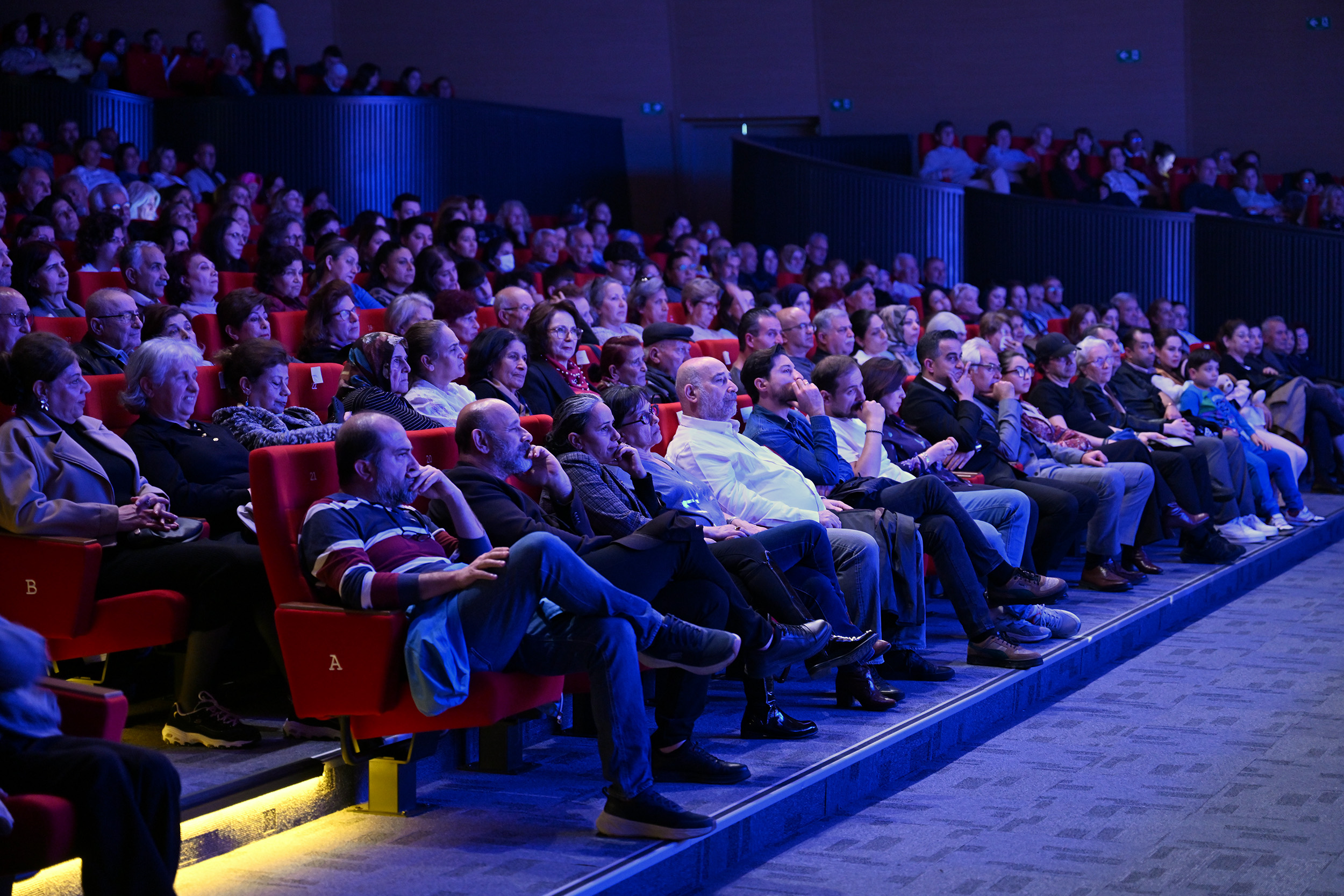 MERSİN ŞEHİR TİYATROSU’NA SANATÇILARDAN TAM NOT (1)