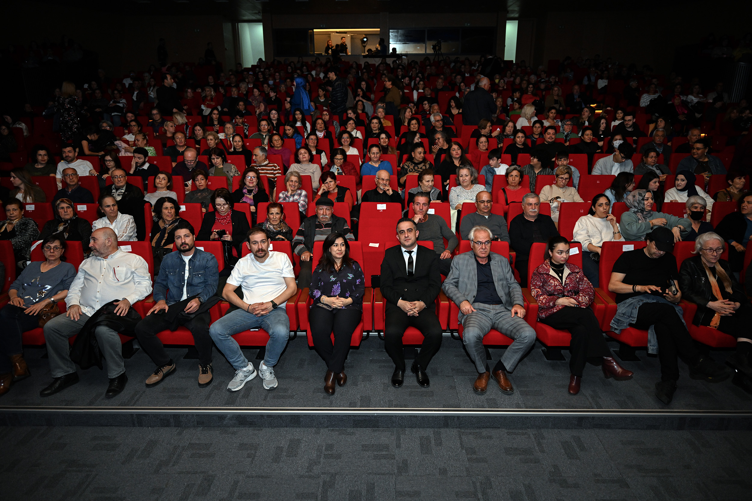 MERSİN ŞEHİR TİYATROSU’NA SANATÇILARDAN TAM NOT (3)