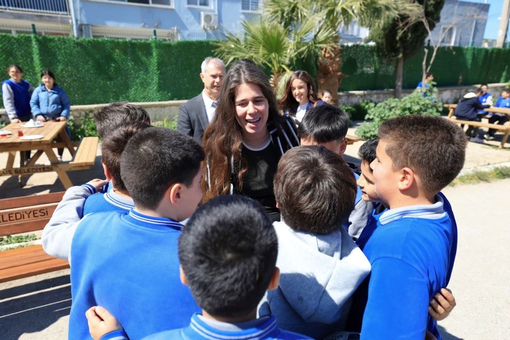 cesme-belediyesinden-okullara-sosyal-alan-destegi_3