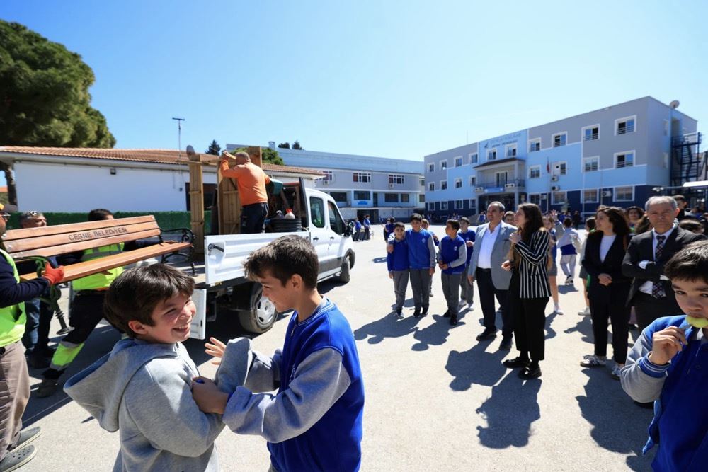 cesme-belediyesinden-okullara-sosyal-alan-destegi_1
