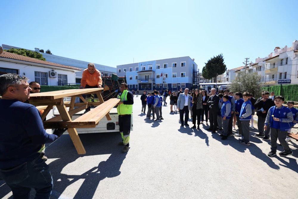 cesme-belediyesinden-okullara-sosyal-alan-destegi_4