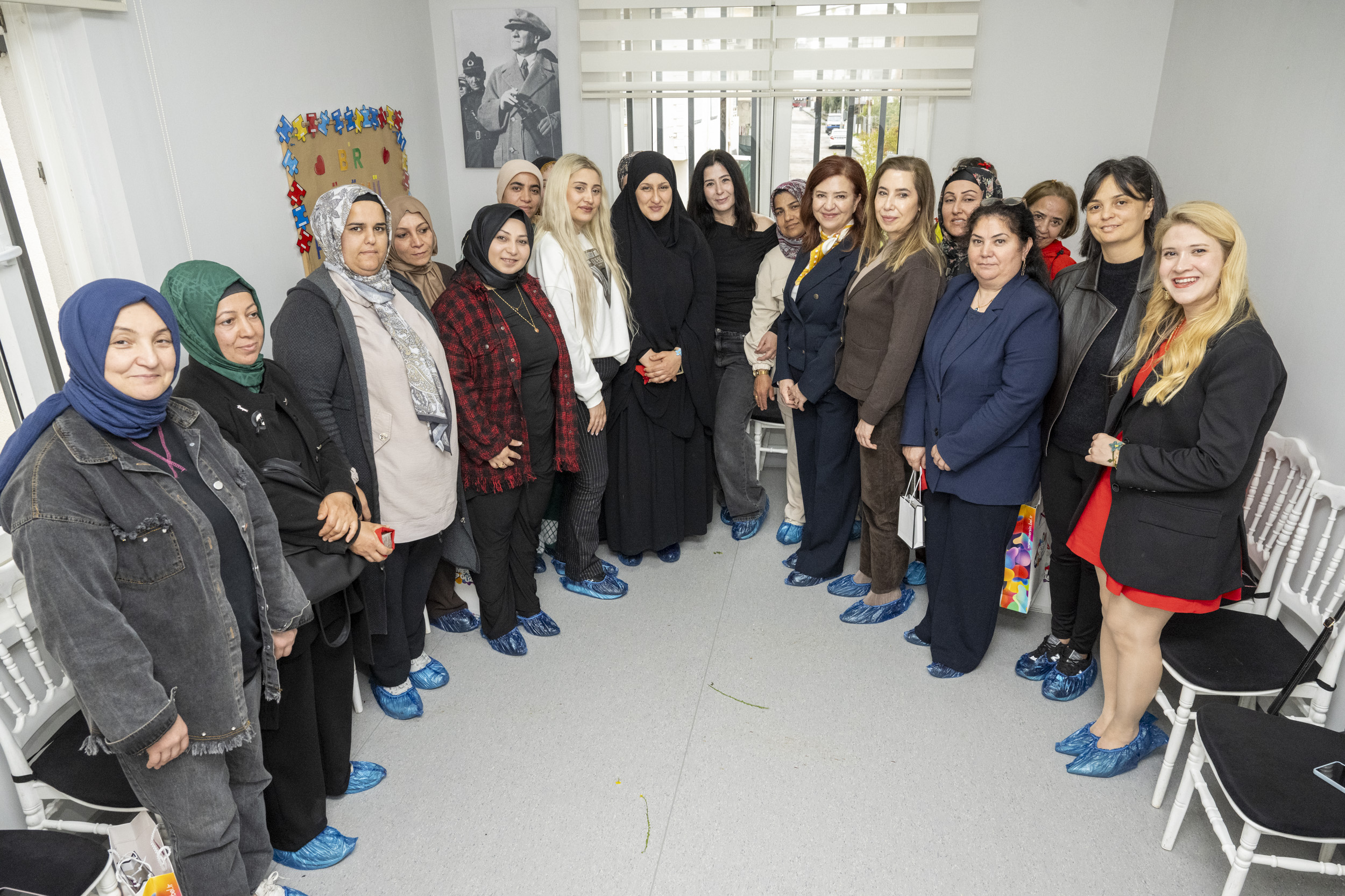 MERSİN BÜYÜKŞEHİR OTİZM AİLE DANIŞMA MERKEZİ’NDE “OTİZM FARKINDALIK GÜNÜ”BULUŞMASI YAPILDI (8)