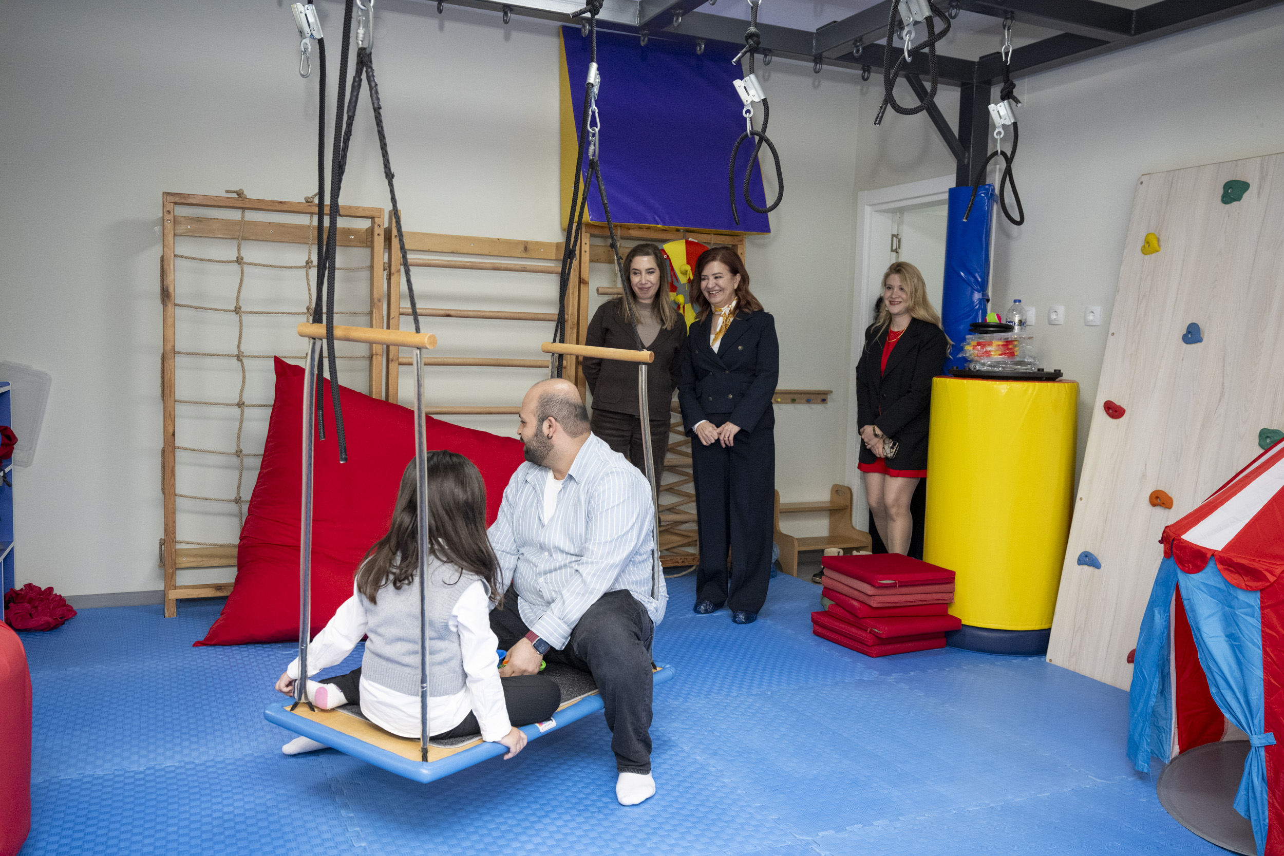 MERSİN BÜYÜKŞEHİR OTİZM AİLE DANIŞMA MERKEZİ’NDE “OTİZM FARKINDALIK GÜNÜ”BULUŞMASI YAPILDI (6)