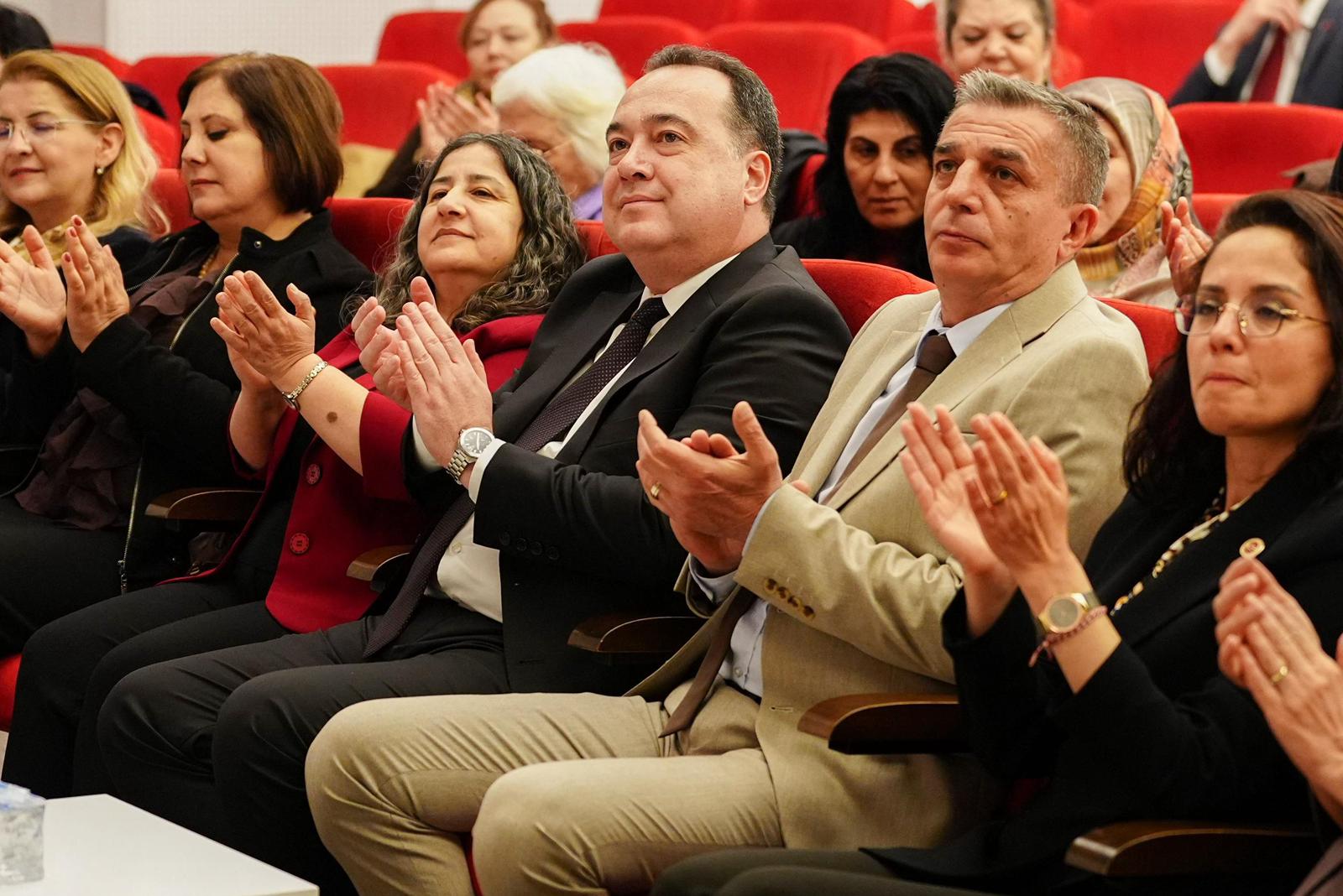 Kadın Belediye Başkanları Manisa’da Bir Araya Geldi  (9)