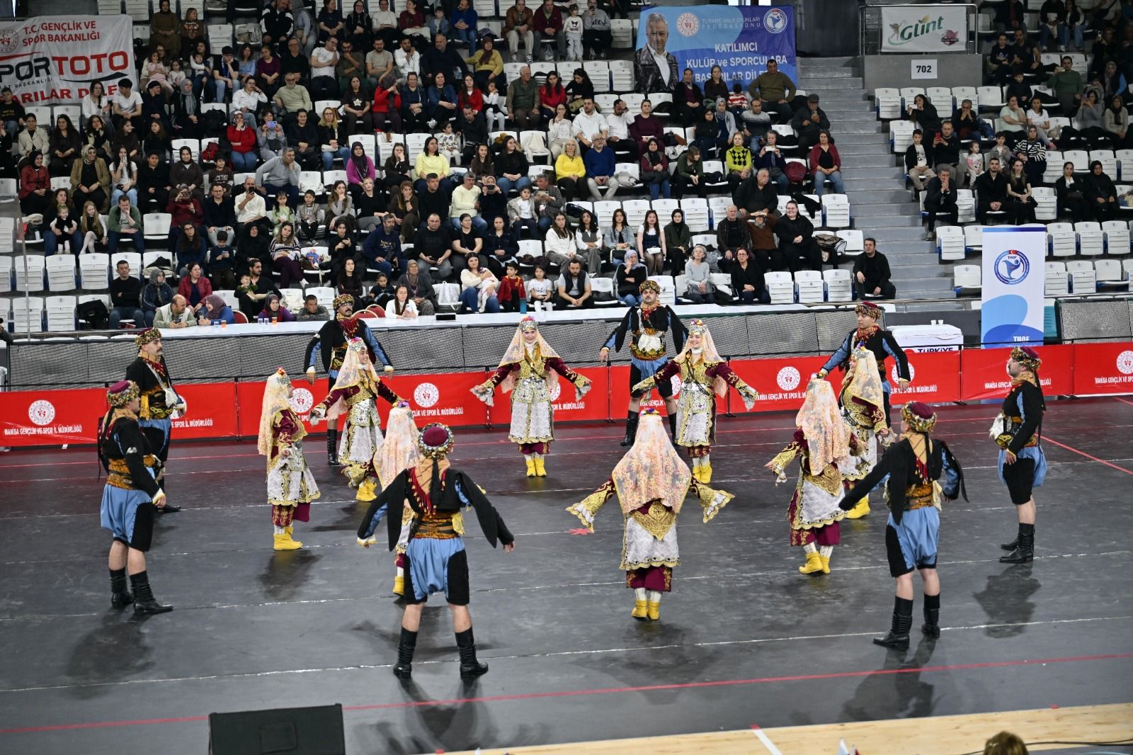 Halk Oyunları Yarışmasına Manisa Büyükşehir Belediyespor Damga Vurdu (5) (1)