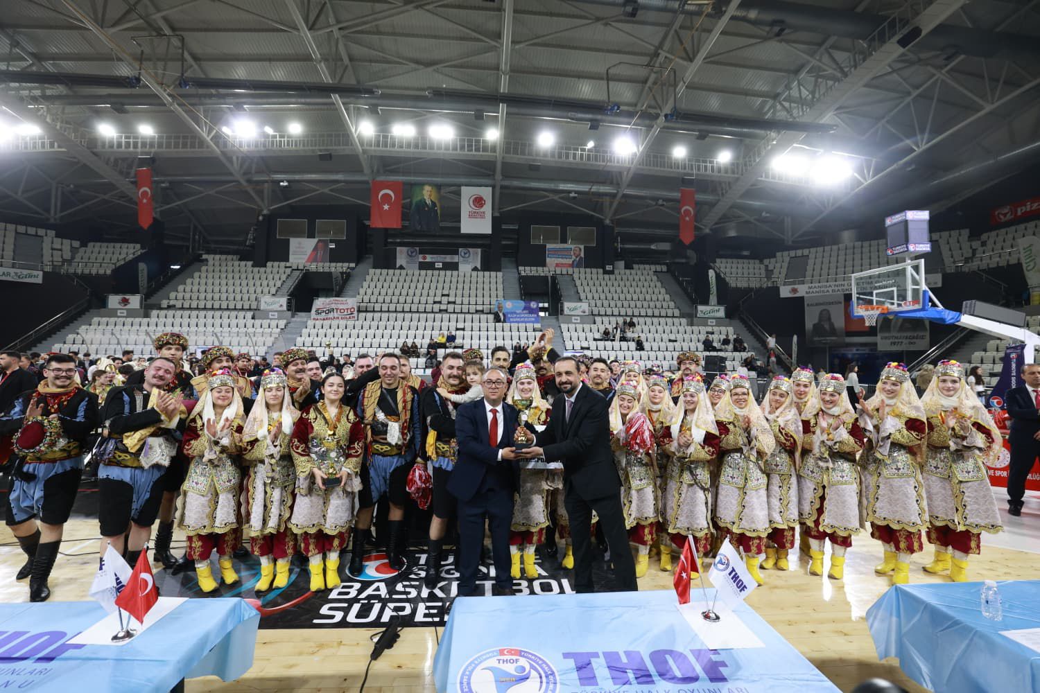 Halk Oyunları Yarışmasına Manisa Büyükşehir Belediyespor Damga Vurdu (2)