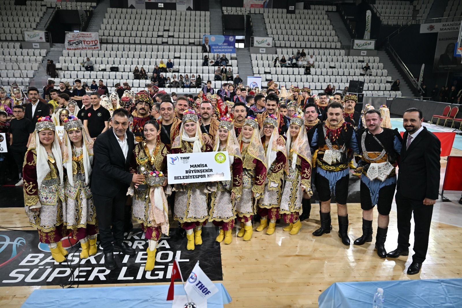 Halk Oyunları Yarışmasına Manisa Büyükşehir Belediyespor Damga Vurdu (4)