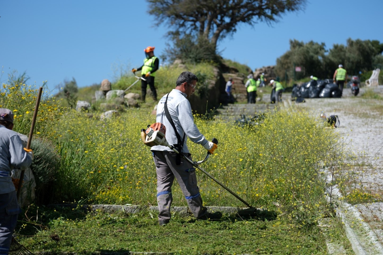 bodrum_belediyesi_tarihi_surlarda_kapsamli_temizlik_çalişmasi (9)