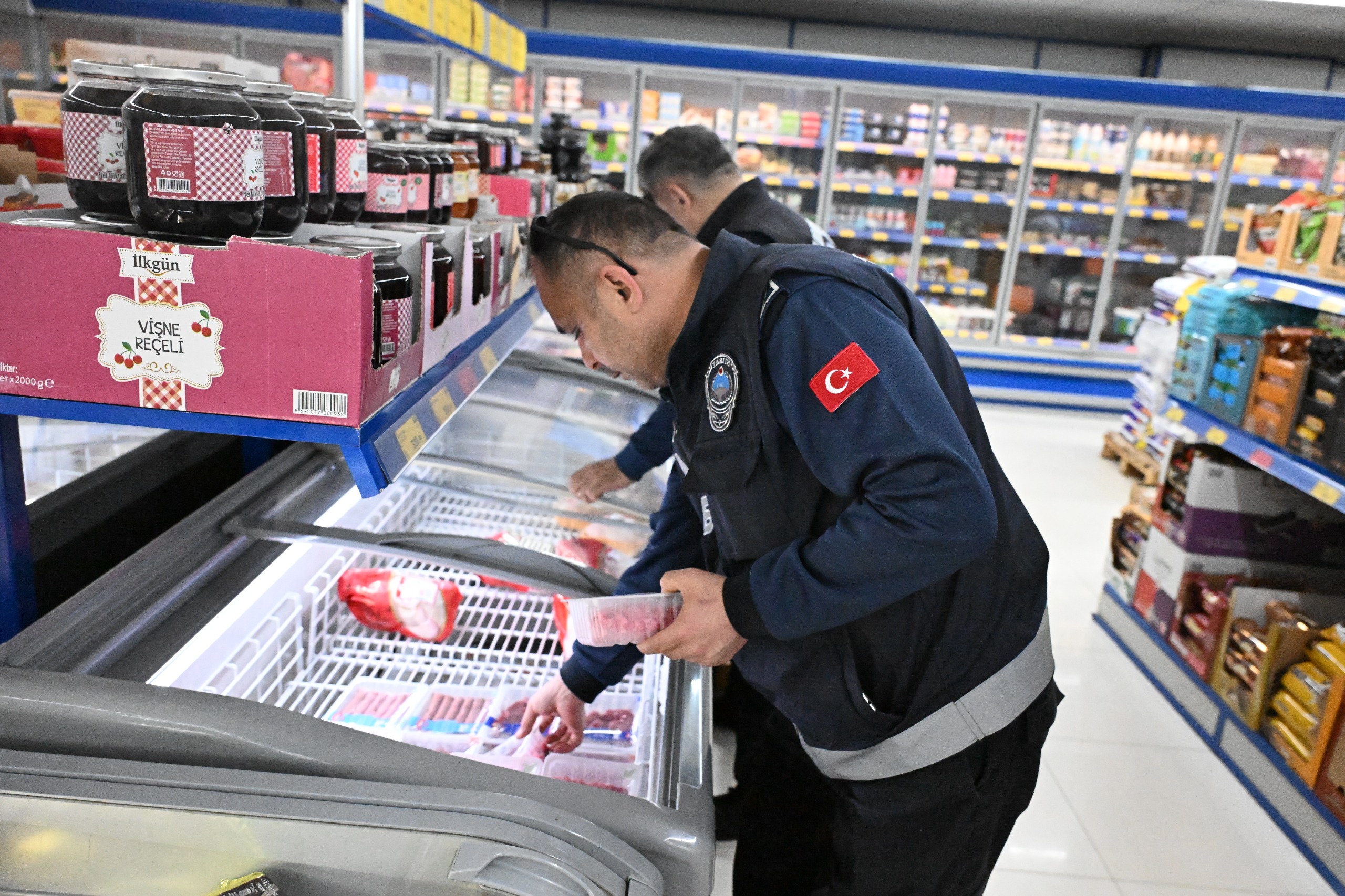 Manisa Büyükşehir’den Marketlerde Sıkı Gıda Denetimi (8) Manisa Büyükşehir’den Marketlerde Sıkı Gıda Denetimi (8)