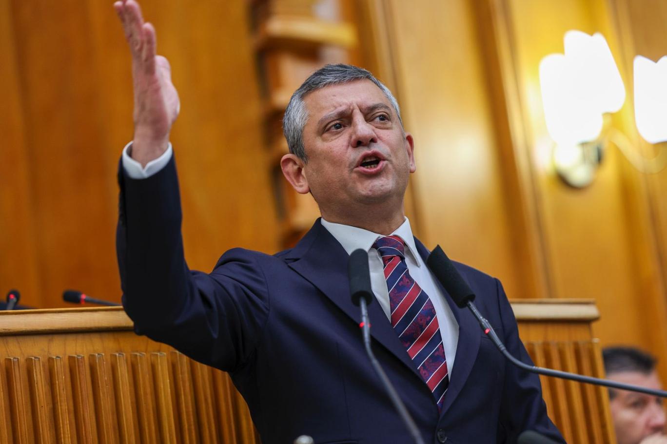 Akın Gürlek siyasidir, AK Partilidir