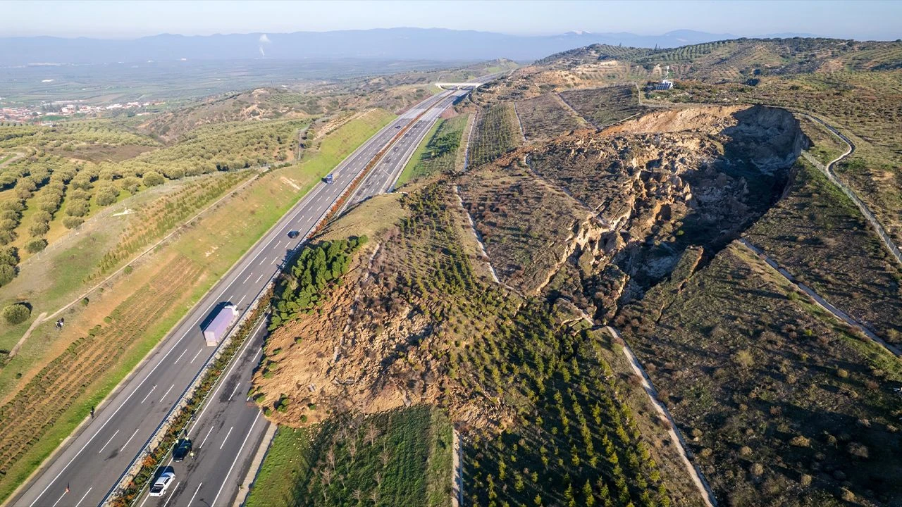 İstanbul, İzmir otoyolunda heyelan