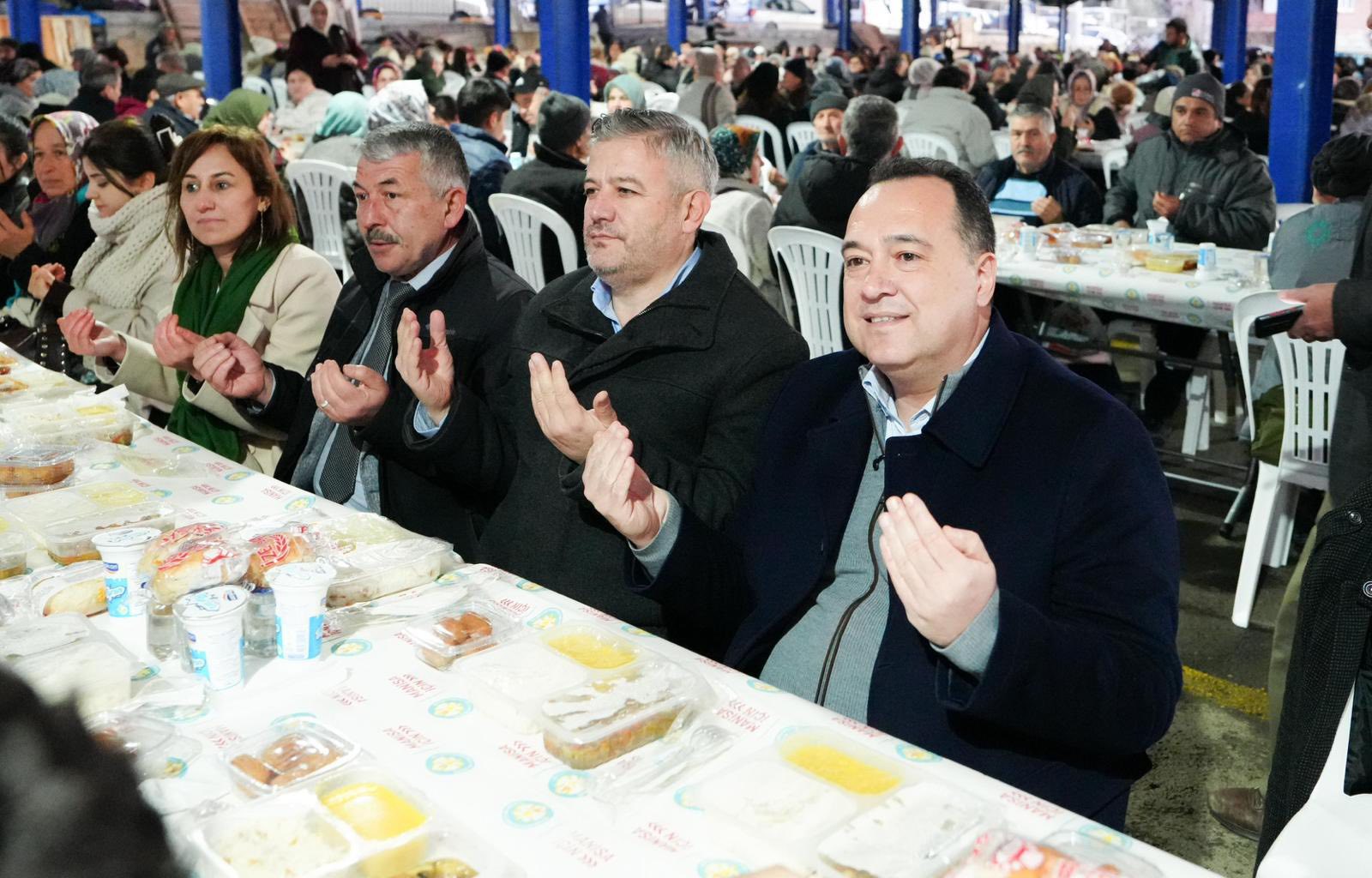 "Manisa Büyükşehir’in İftar Sofrası Gördes’te Kuruldu"