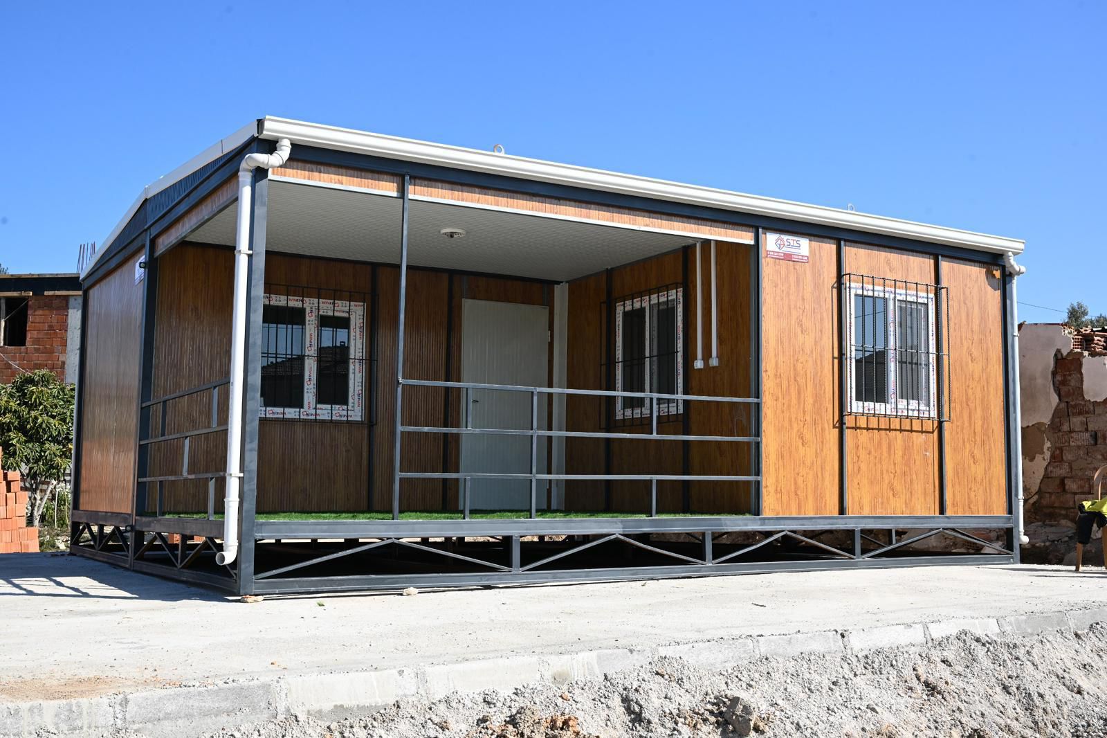 Manisa: "Büyükşehir’den Mağdur Aileye Yeni Yaşam Alanı"