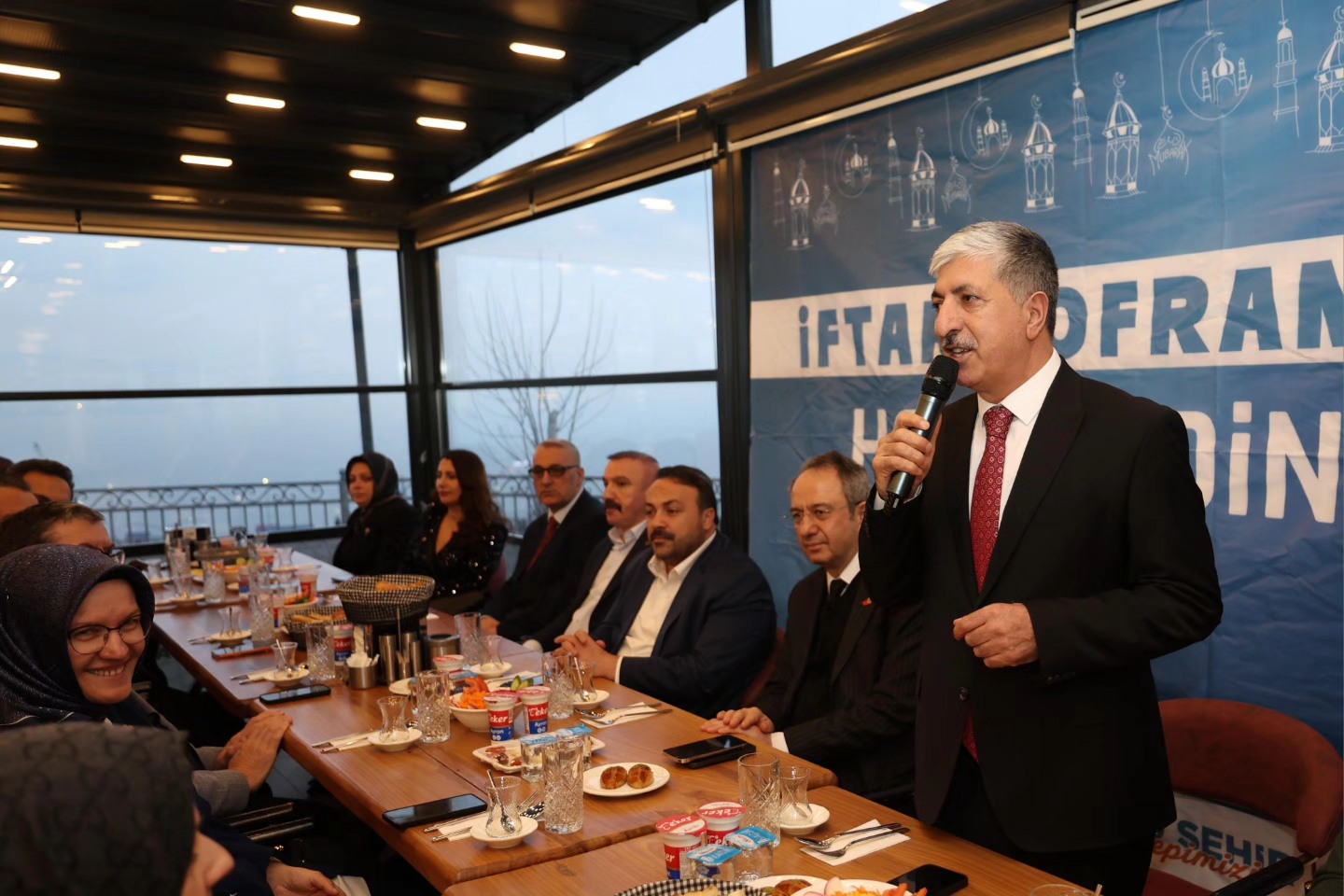 "DİLOVASI’NDA ÖZEL KARDEŞLERİMİZLE ANLAMLI İFTAR BULUŞMASI"