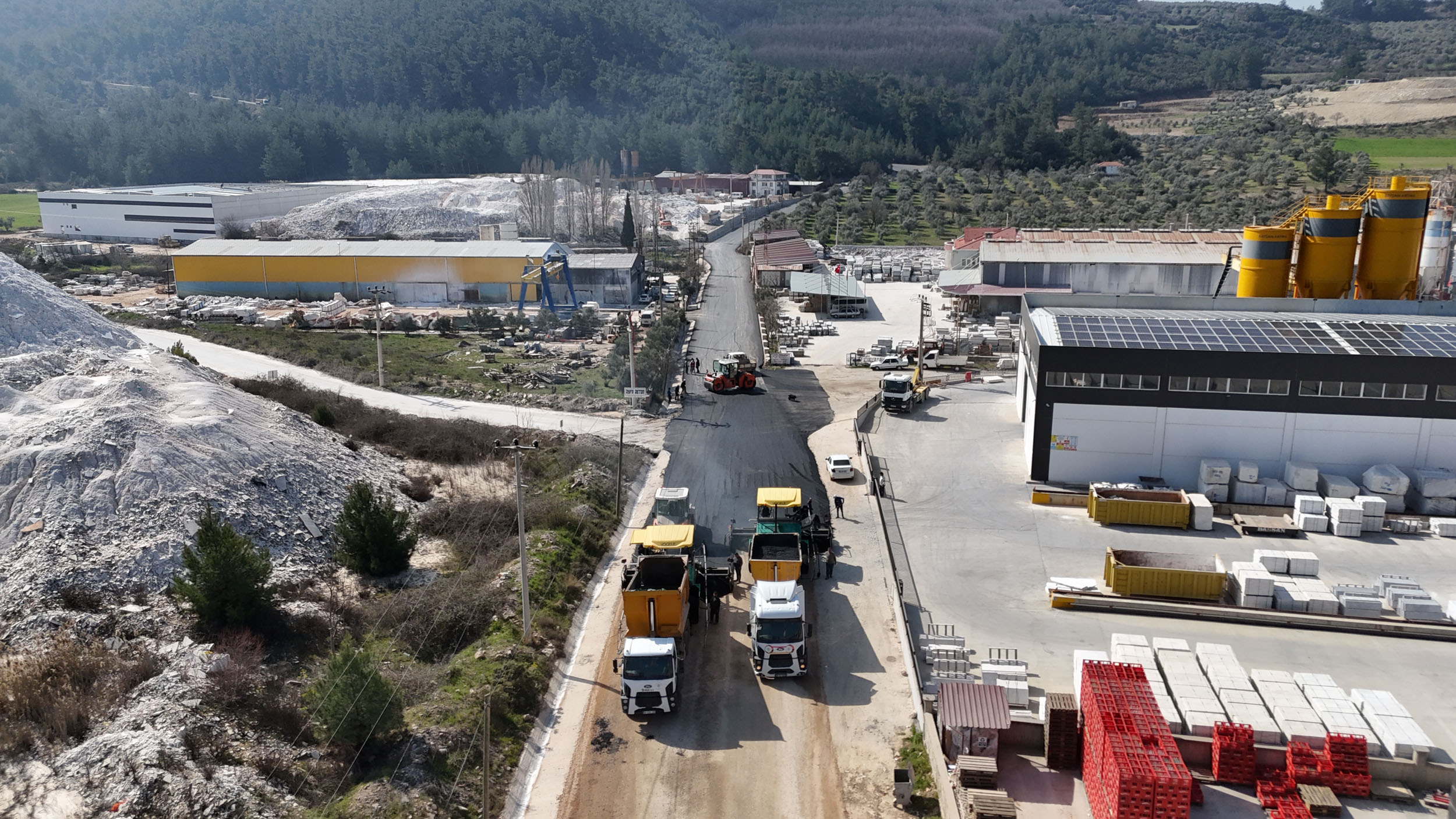 “Muğla Genelinde Yol Yatırımları Sürüyor”