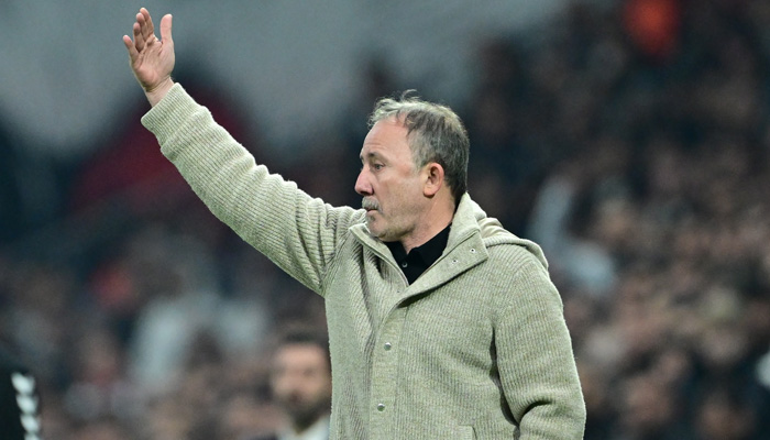 ''Futbol artık bana göre çok siyasi oldu”