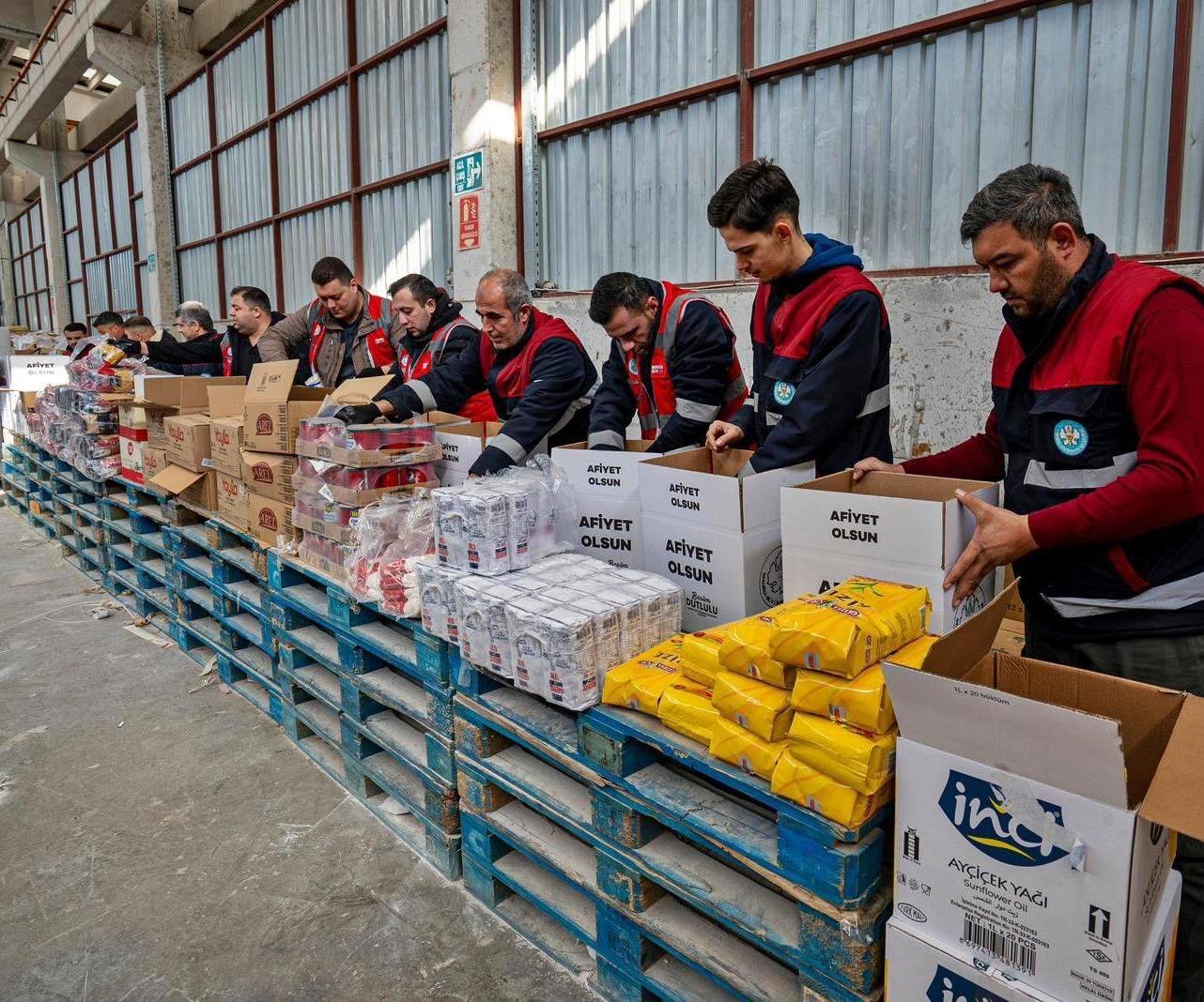 "Manisa Büyükşehir’den Ramazan Dayanışması 22 Bin Aileye Gıda Desteği"