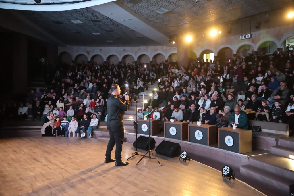 Gönüllere Dokunan İlahileriyle Hasan Bayar Sahne Aldı