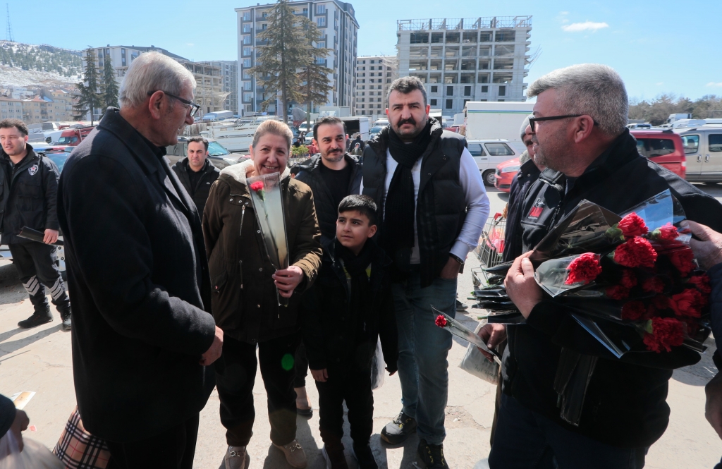 "Nevşehir Belediyesi'nden, Kadınlar Günü'ne 5 Bin Çiçek"