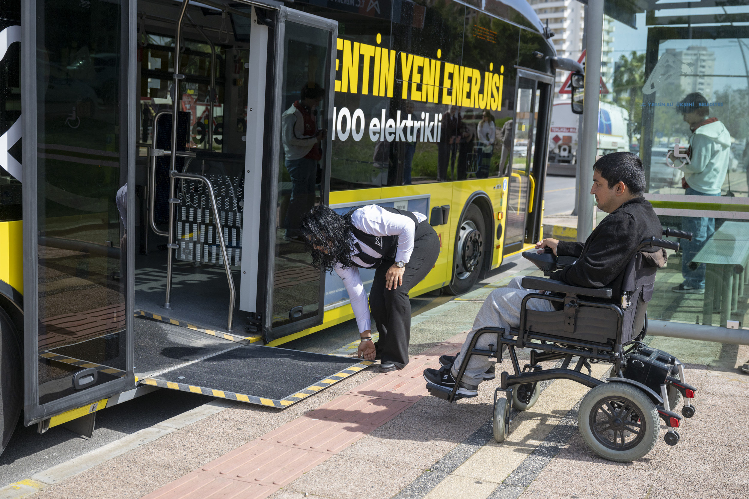 MERSİN BÜYÜKŞEHİR’DEN ‘ENGELSİZ ULAŞIM’ TEKNOLOJİSİ