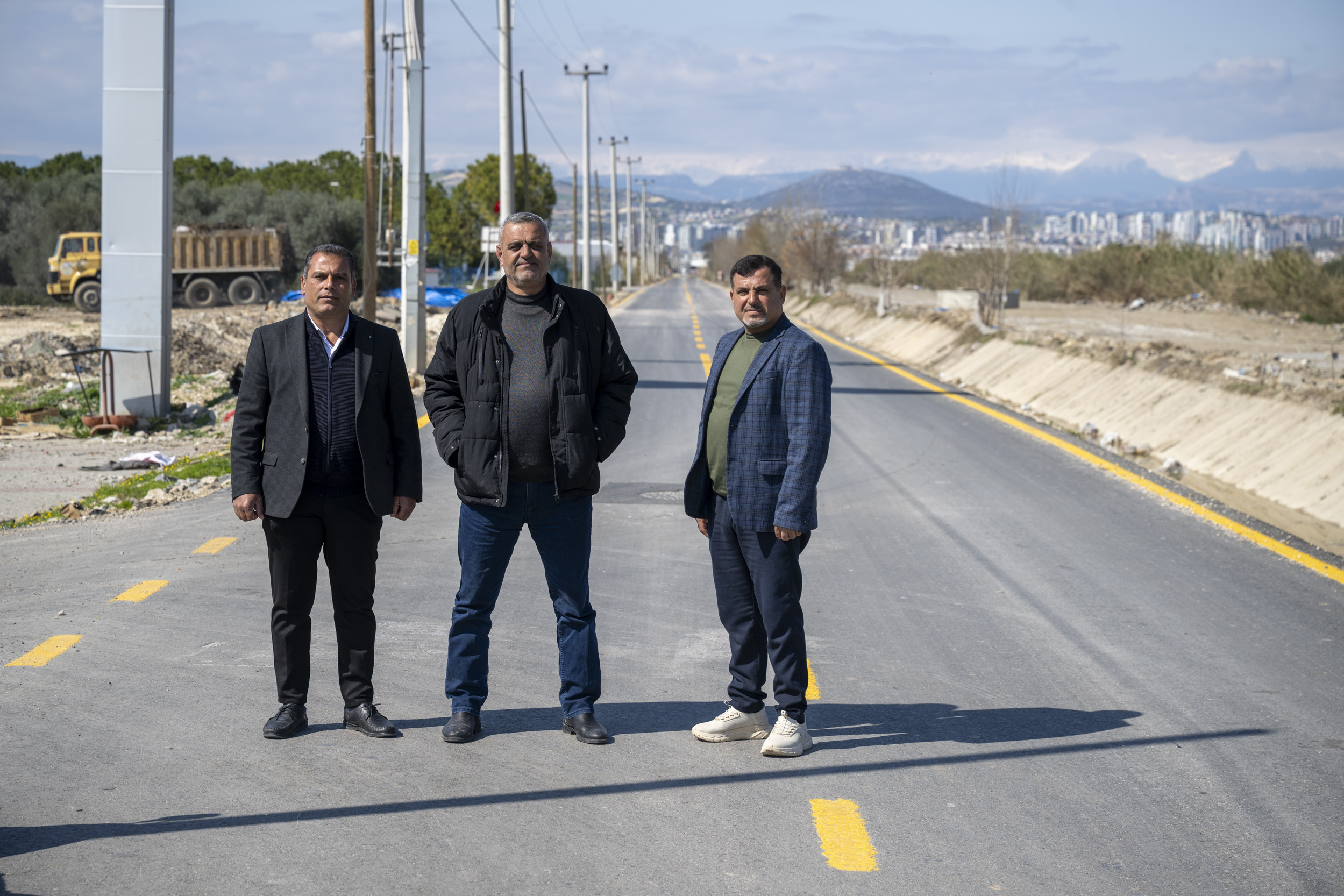 Mersin: "BÜYÜKŞEHİR’DEN ÇİFTÇİLERİ MUTLU EDEN YOL ÇALIŞMASI"