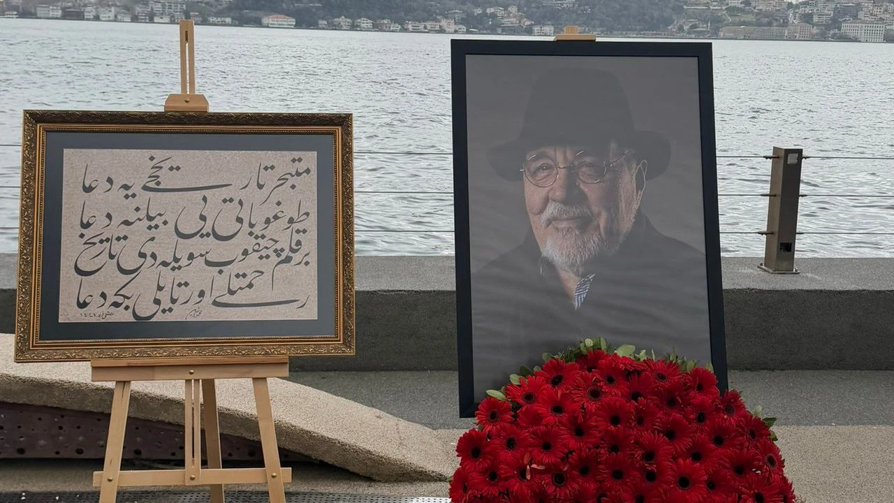 “Tarihin koca çınarı son yolculuğuna uğurlanıyor.”