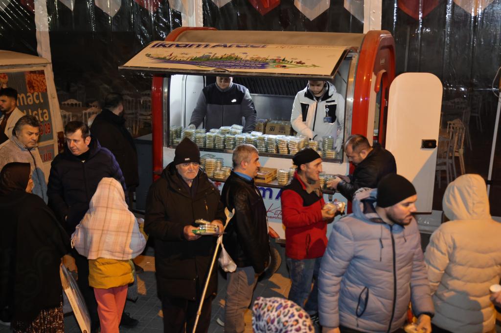 "Ulu Camii’nde vatandaşlarımıza helva ikramında bulunuldu"