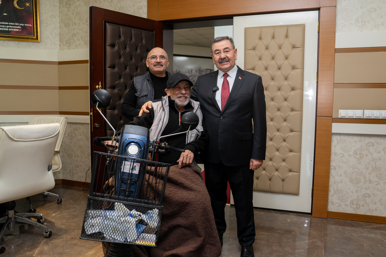 "ODABAŞI, BAYRAM SEVİNCİNİ VATANDAŞLARLA VE PERSONELLE PAYLAŞTI"