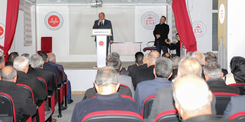 "Ferizli’de Geleneksel Bayramlaşma Programı Yoğun Katılımla Gerçekleşti"