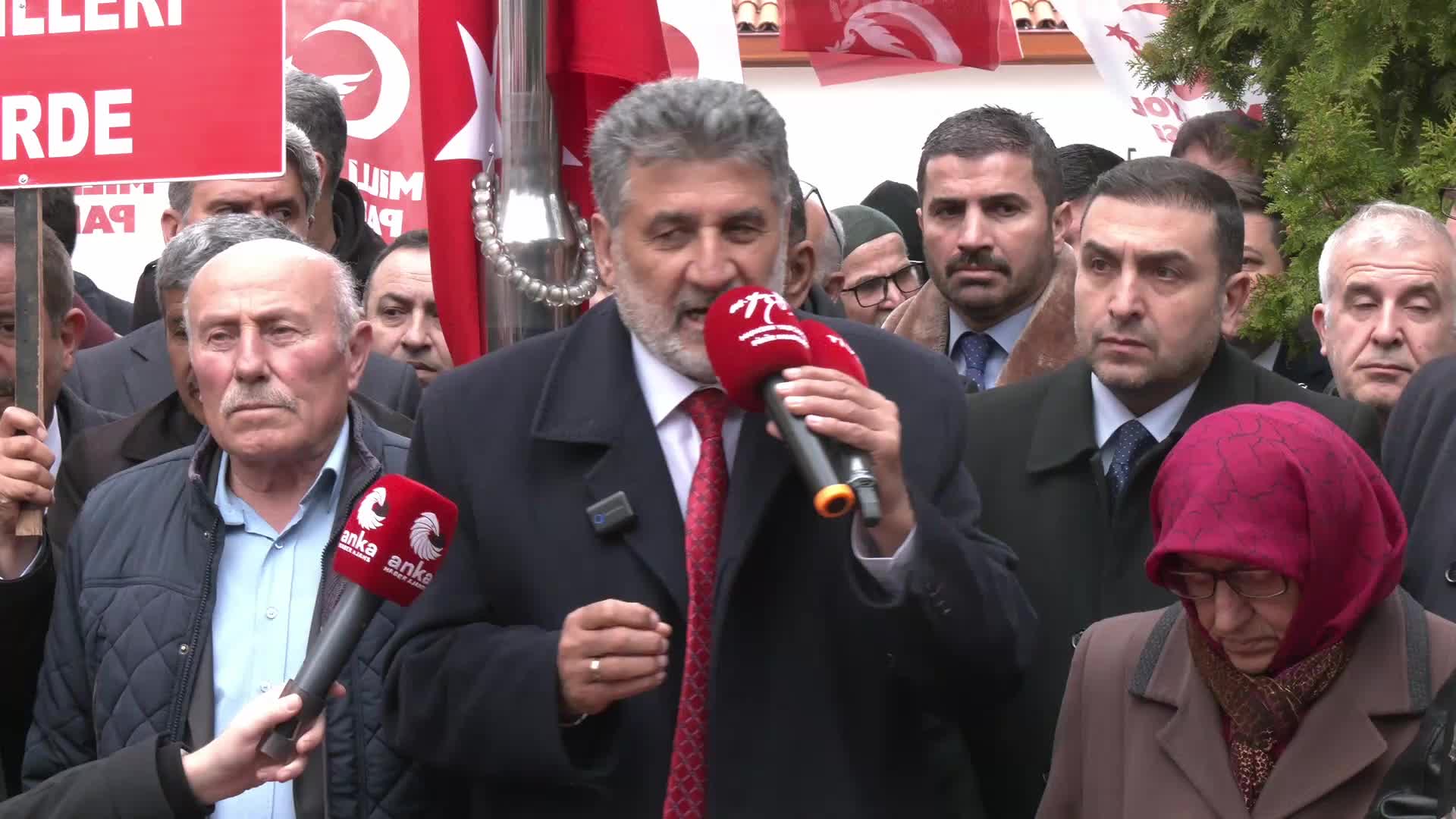 “Muhsin Yazıcıoğlu Kabri başında anıldı.”