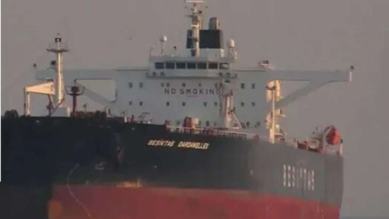"140 bin ton petrol yüklü Türk tankerine dron isabet etti"