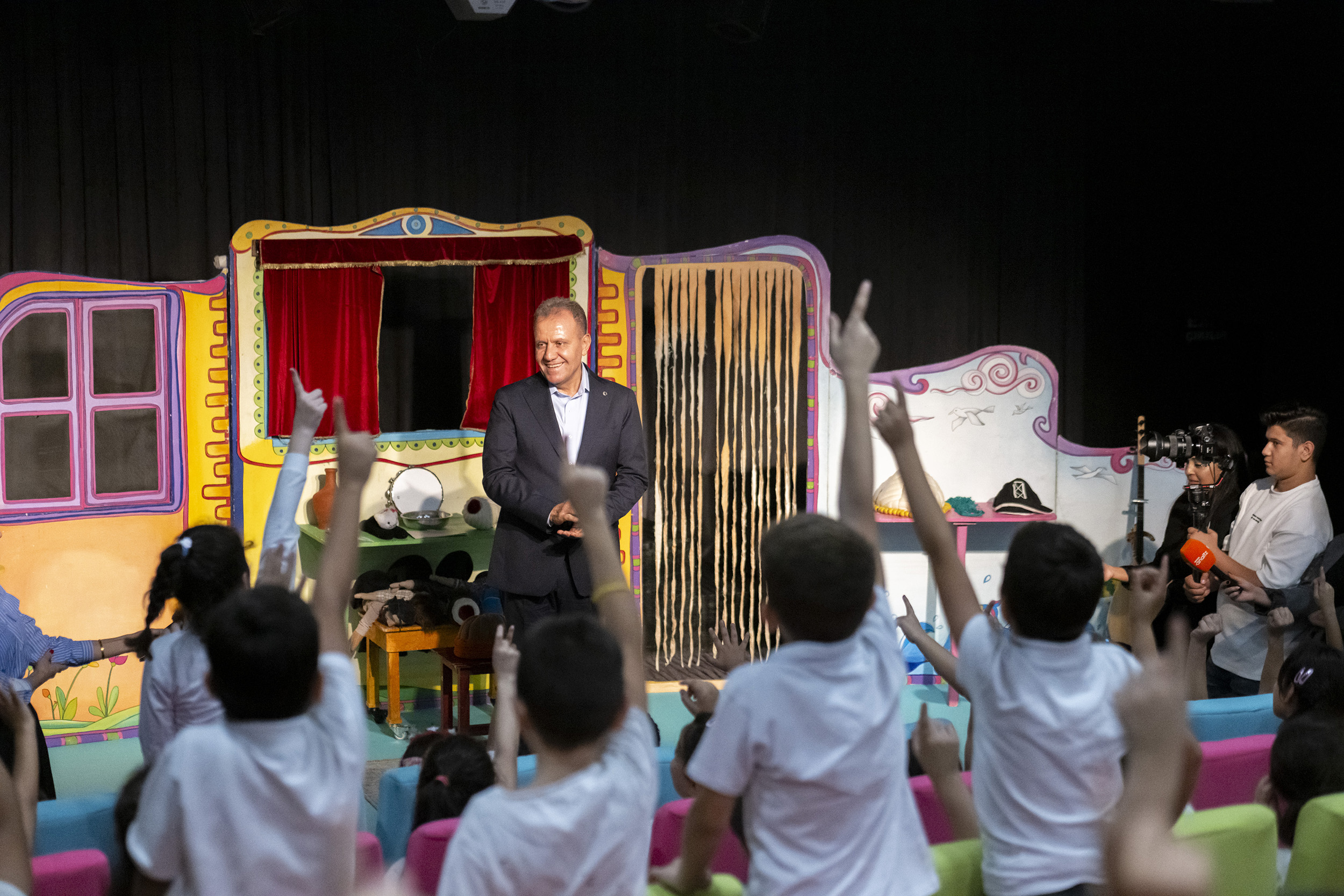 "25 YILDIR SAHNELERİN TOZUNU YUTAN ŞEHİR TİYATROSU’NU BİNLERCE SEYİRCİ YALNIZ BIRAKMADI"