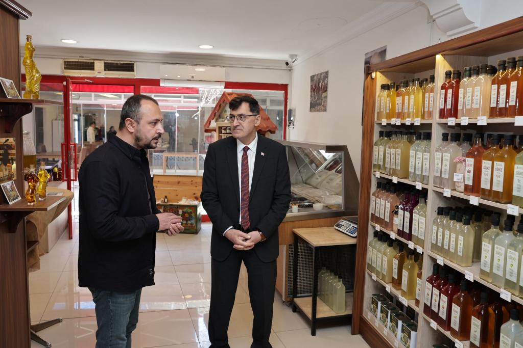 "Ayvalık Üretim ve Pazarlama Kooperatifi’ni ziyaret etti"