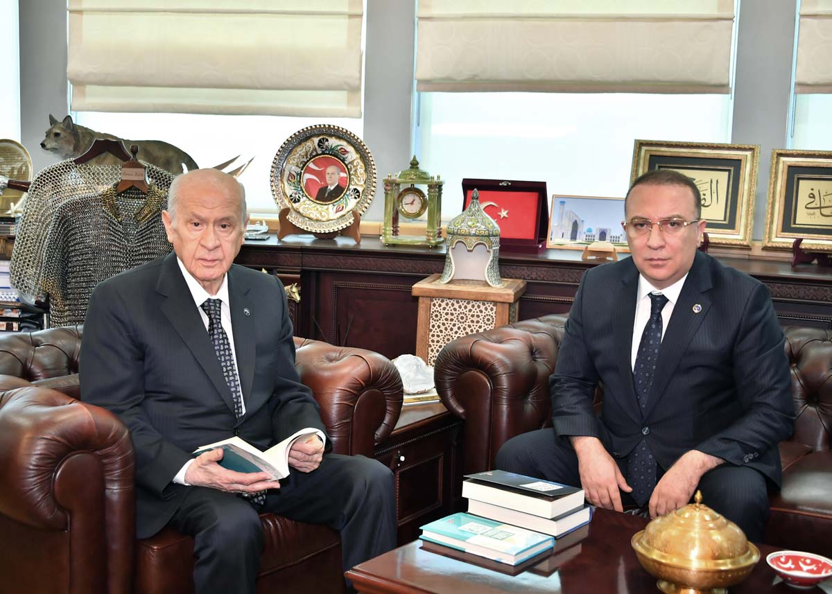 “Tartışmalı mesajlar istifa getirdi.”