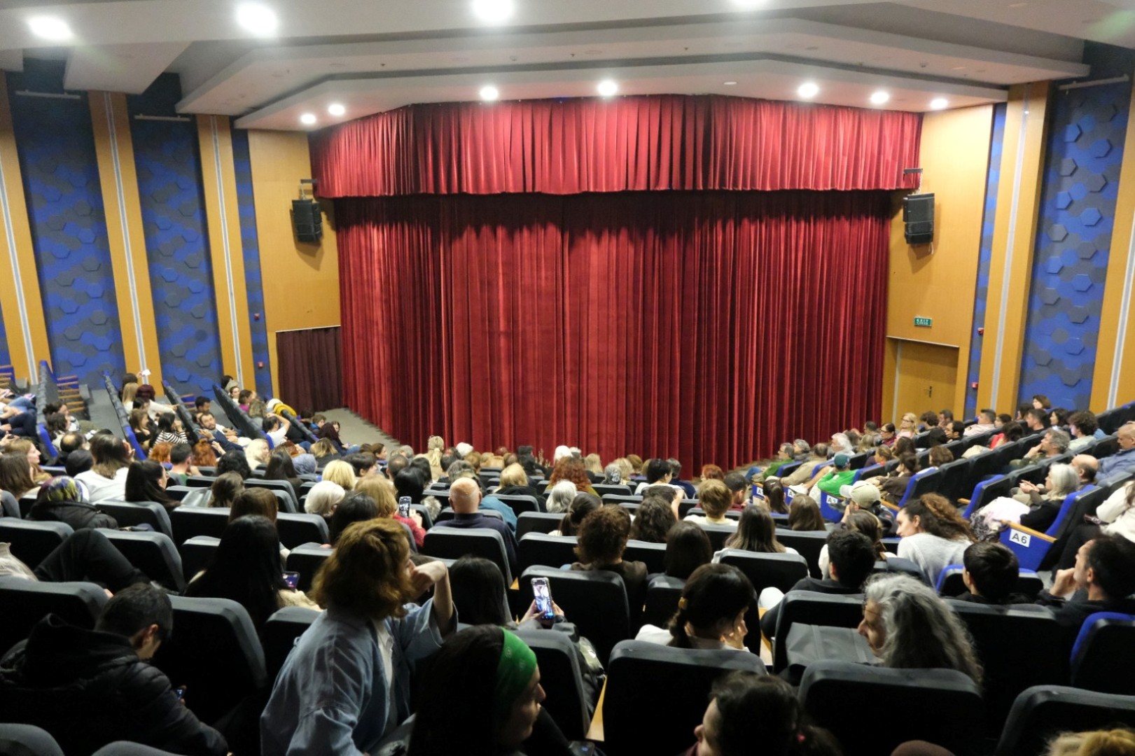 "Cambazın Cenazesi Dünya Tiyatro Günü’nde Sahnelendi"